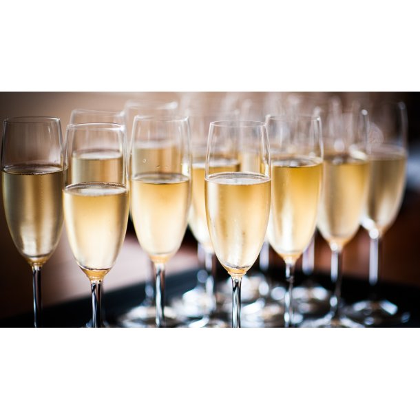 Champagne Dinner Hos Vivi fredag d. 29. april kl. 19:00